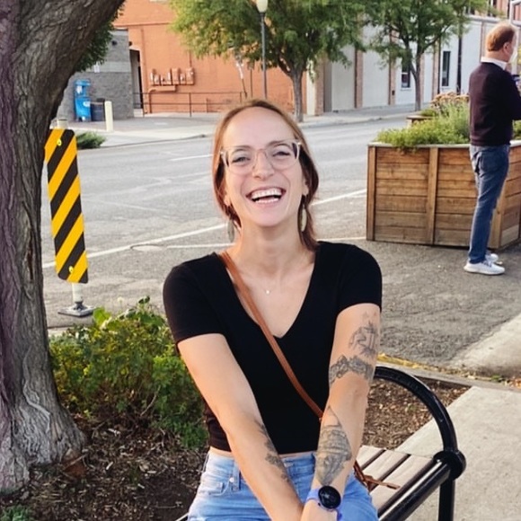 Meet your Posher, Whitney - Picture 1 of 2